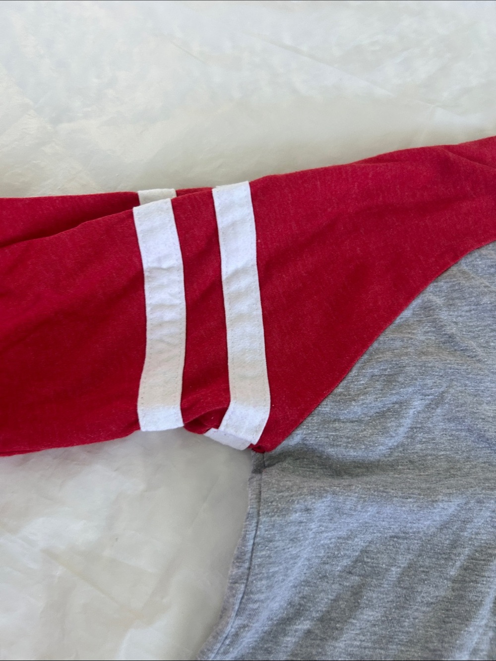 MLB Women’s Distressed St. Louis Cardinals Long Sleeved Jersey Tee - Picture 4 of 4
